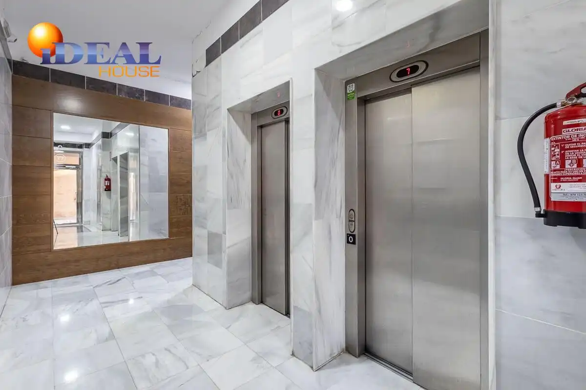 Penthouse mit Pool zum Verkauf in Avenida DE LA ILUSTRACION, imagen 22