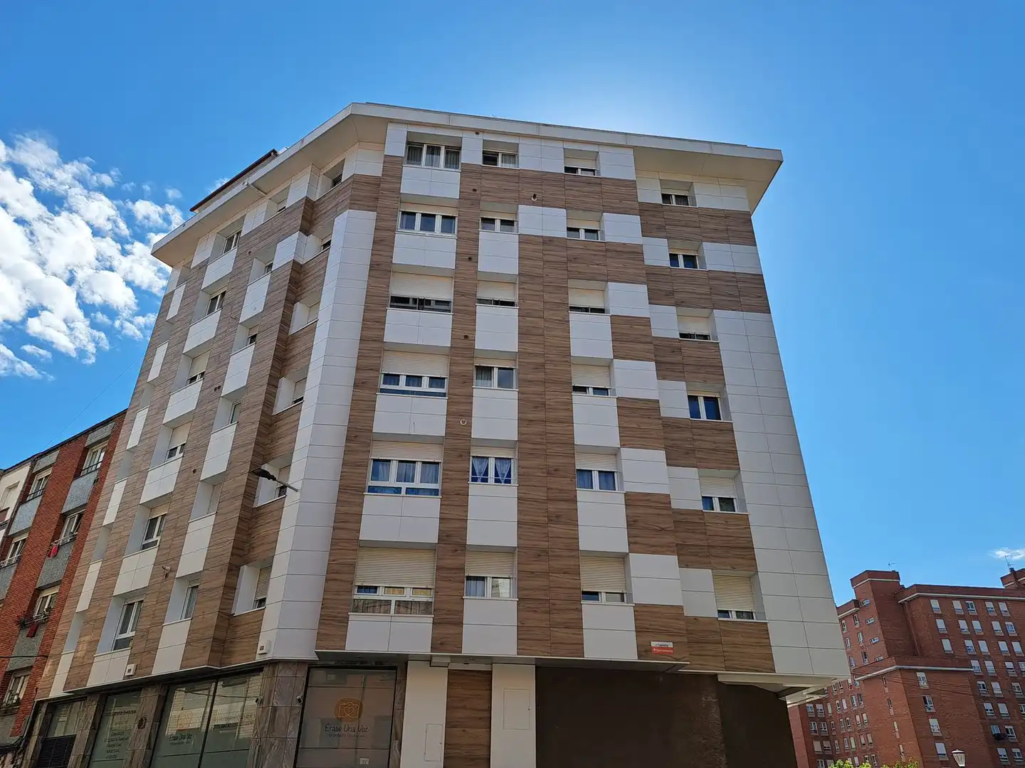 Vista exterior de Pis en venda en Gijón  amb Piscina