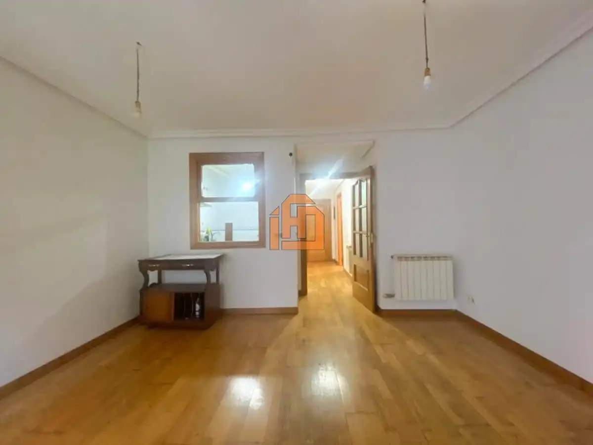 Apartament en venda en León Capital  amb Calefacció i Traster