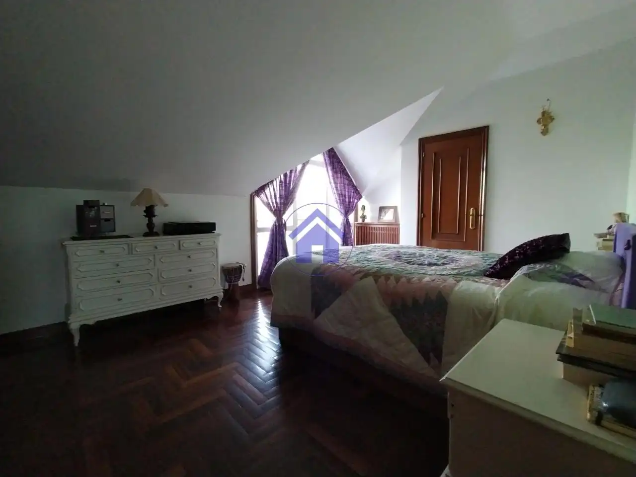 Dormitori de Àtic en venda en Vigo  amb Calefacció, Parquet i Terrassa