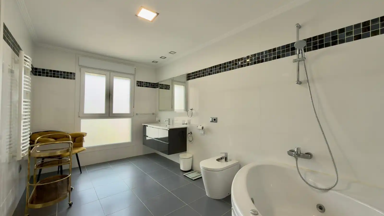 Badezimmer von Dachboden zum Verkauf in Villajoyosa / La Vila Joiosa mit Klimaanlage, Privatgarten und Terrasse