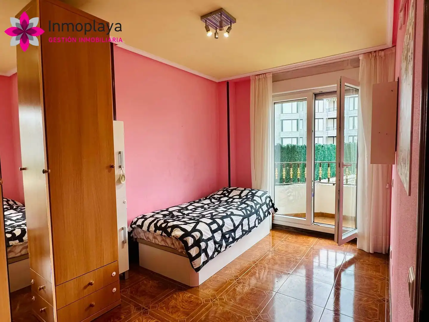 Habitación de Planta baja en venta en Noja con Calefacción, Jardín privado y Terraza