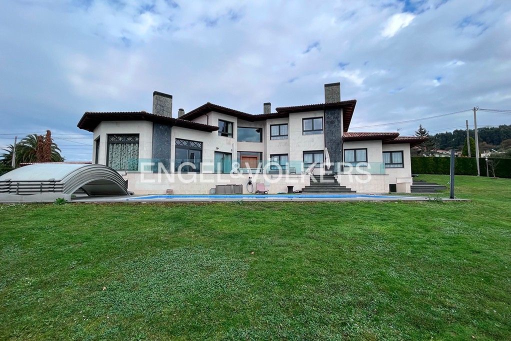 Exterior view of House or chalet for sale in Gijón   with Air Conditioner, Heating and Private garden