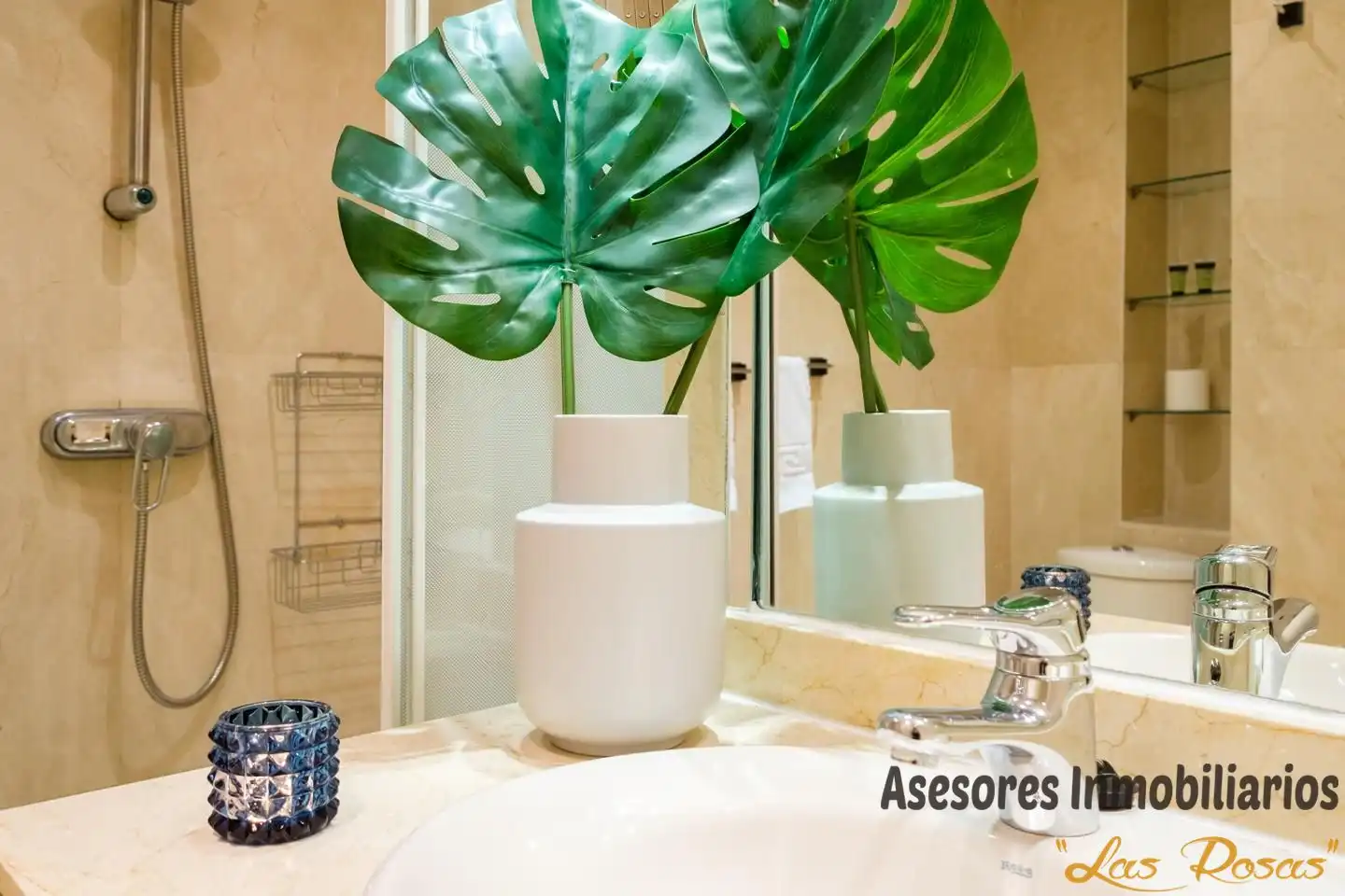 Badezimmer von Wohnung zur Miete in Madrid mit Klimaanlage und Möbliert