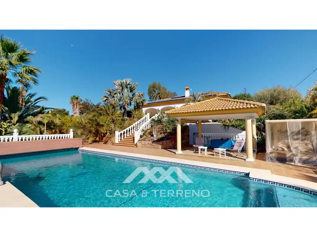 Vista exterior de Casa o chalet en venta en Vélez-Málaga con Jardín privado, Terraza y Piscina