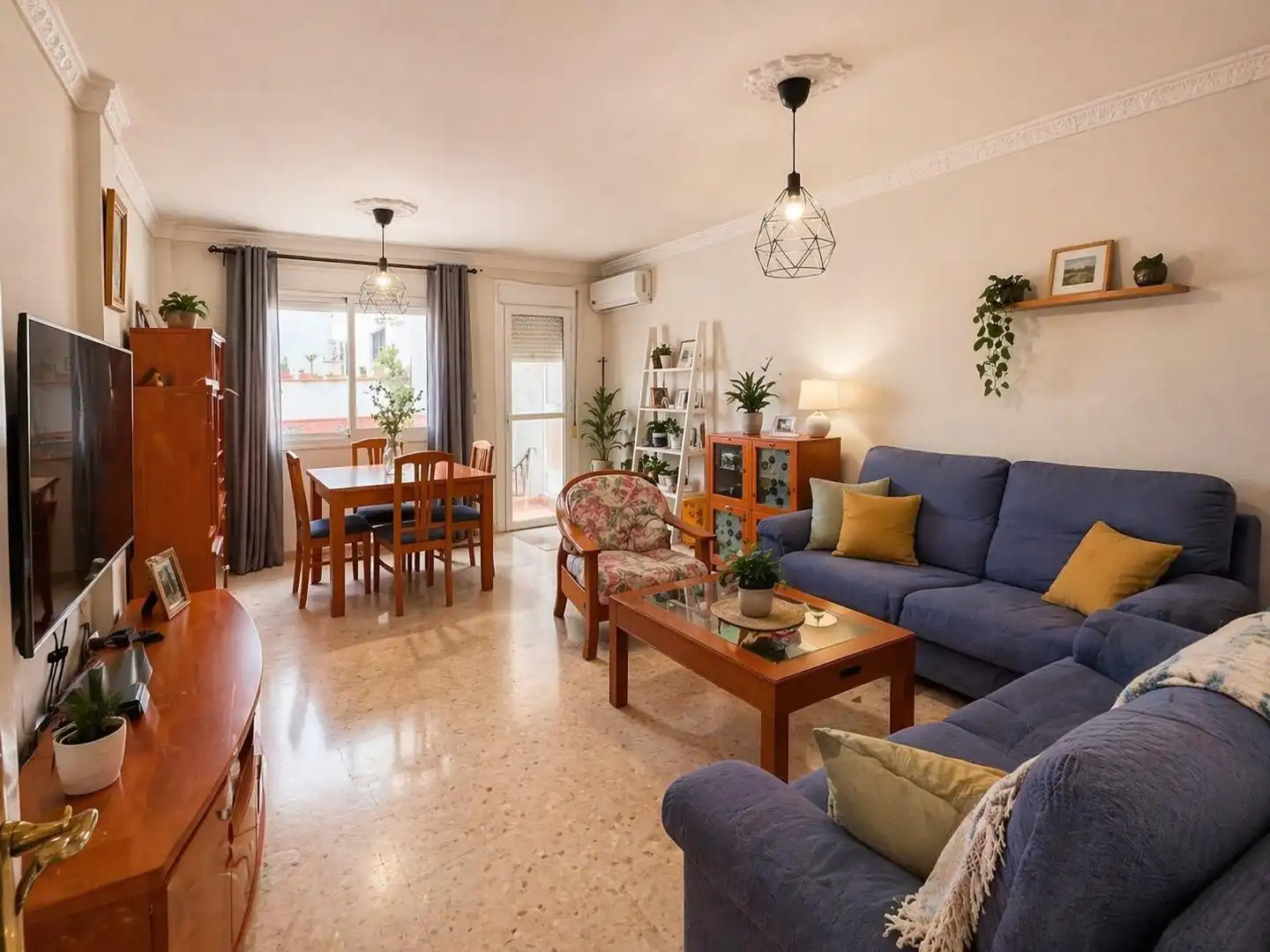 Sala de estar de Casa adosada en venta en Antequera con Aire acondicionado y Trastero