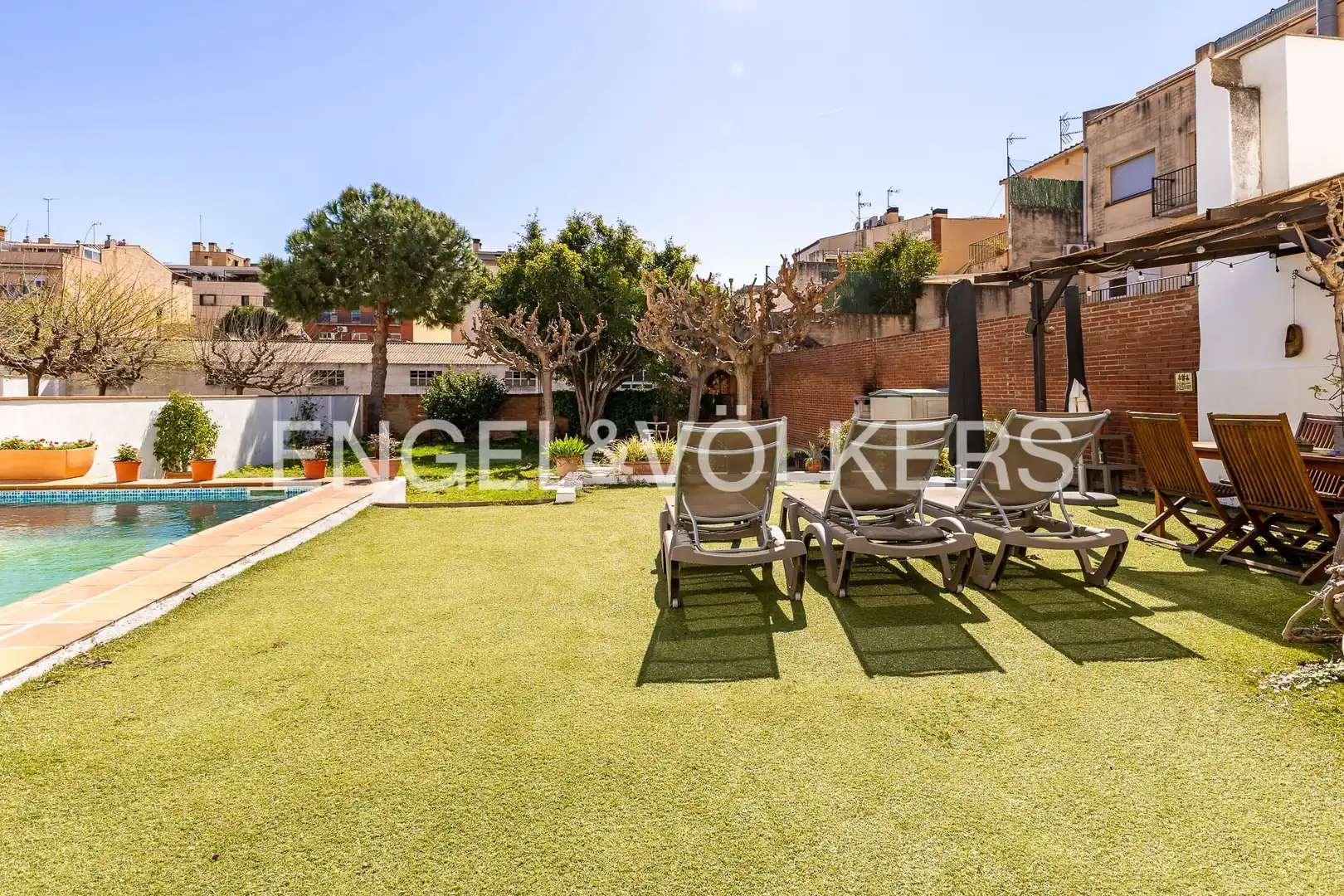 Vista exterior de Casa o xalet en venda en Mataró amb Aire condicionat, Calefacció i Jardí privat