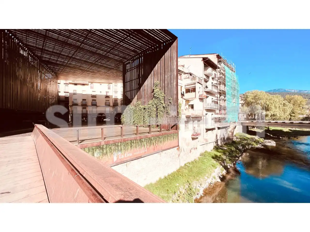 Außenansicht von Gebäude zum Verkauf in Ripoll