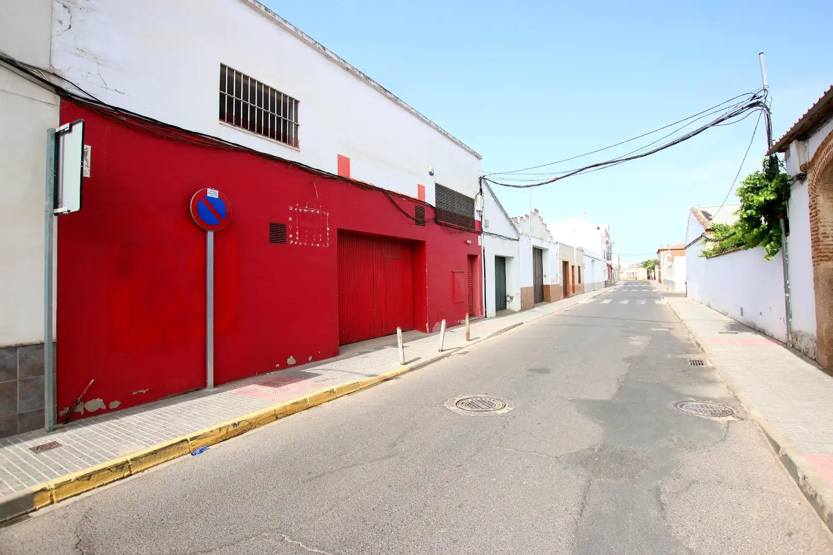 Vista exterior de Local en venda en Puebla de la Calzada amb Aire condicionat
