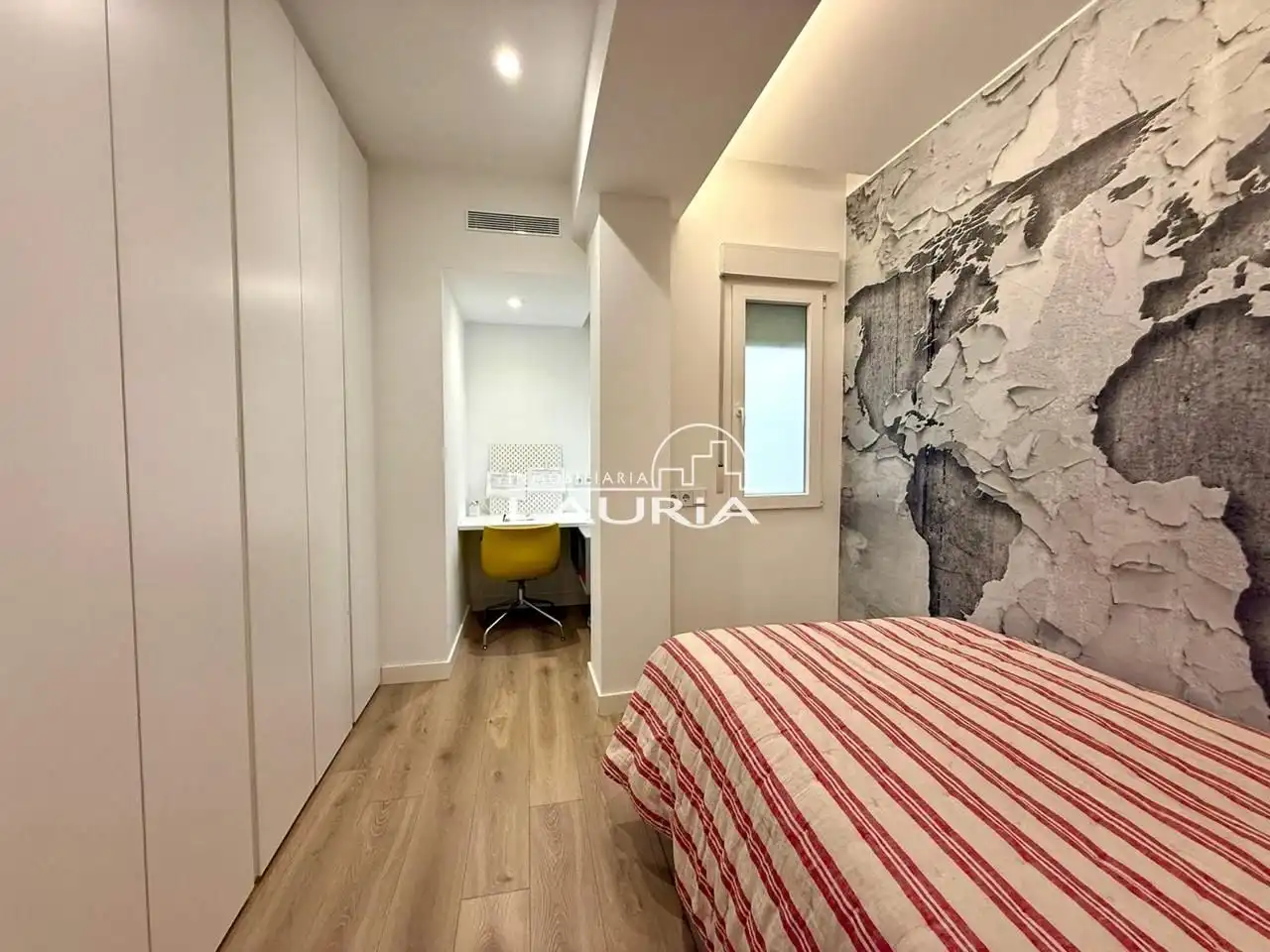 Bedroom of Flat for rent in Valencia  with Air Conditioner, Parquet flooring and Furnished