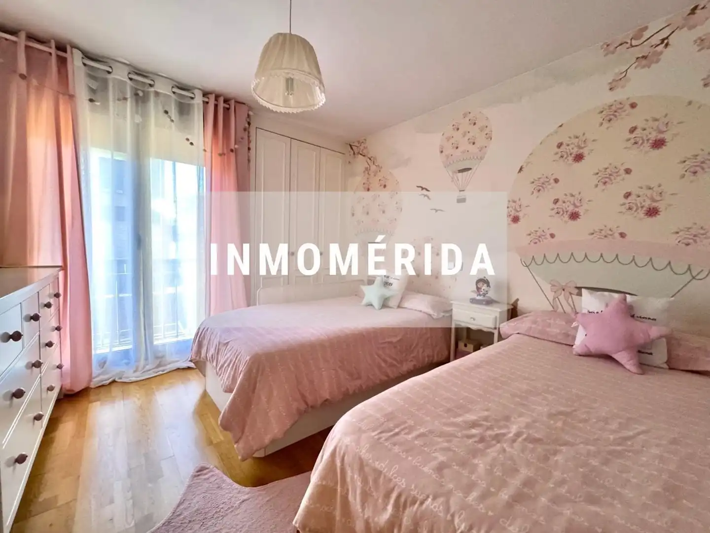 Habitación de Casa adosada en venta en Mérida con Aire acondicionado, Calefacción y Jardín privado