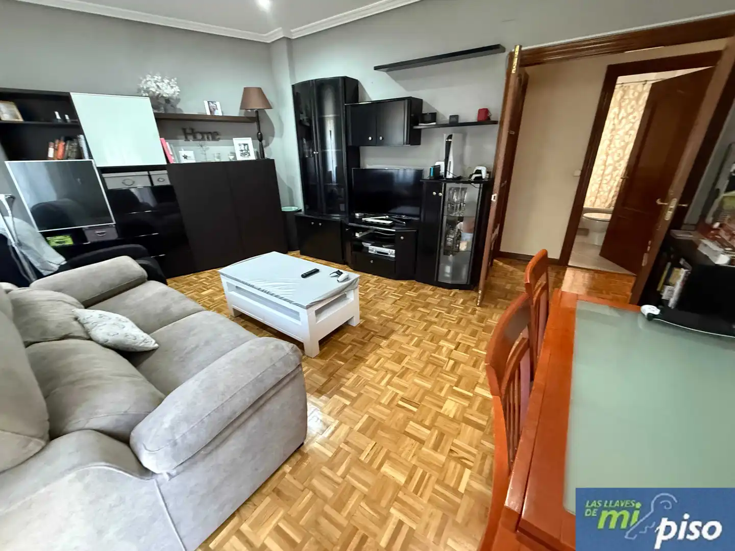 Living room of Flat for sale in Valladolid  with Heating, Parquet flooring and Furnished