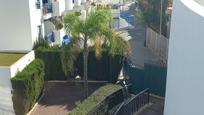 Vista exterior de Pis en venda en Benalmádena amb Aire condicionat, Terrassa i Piscina