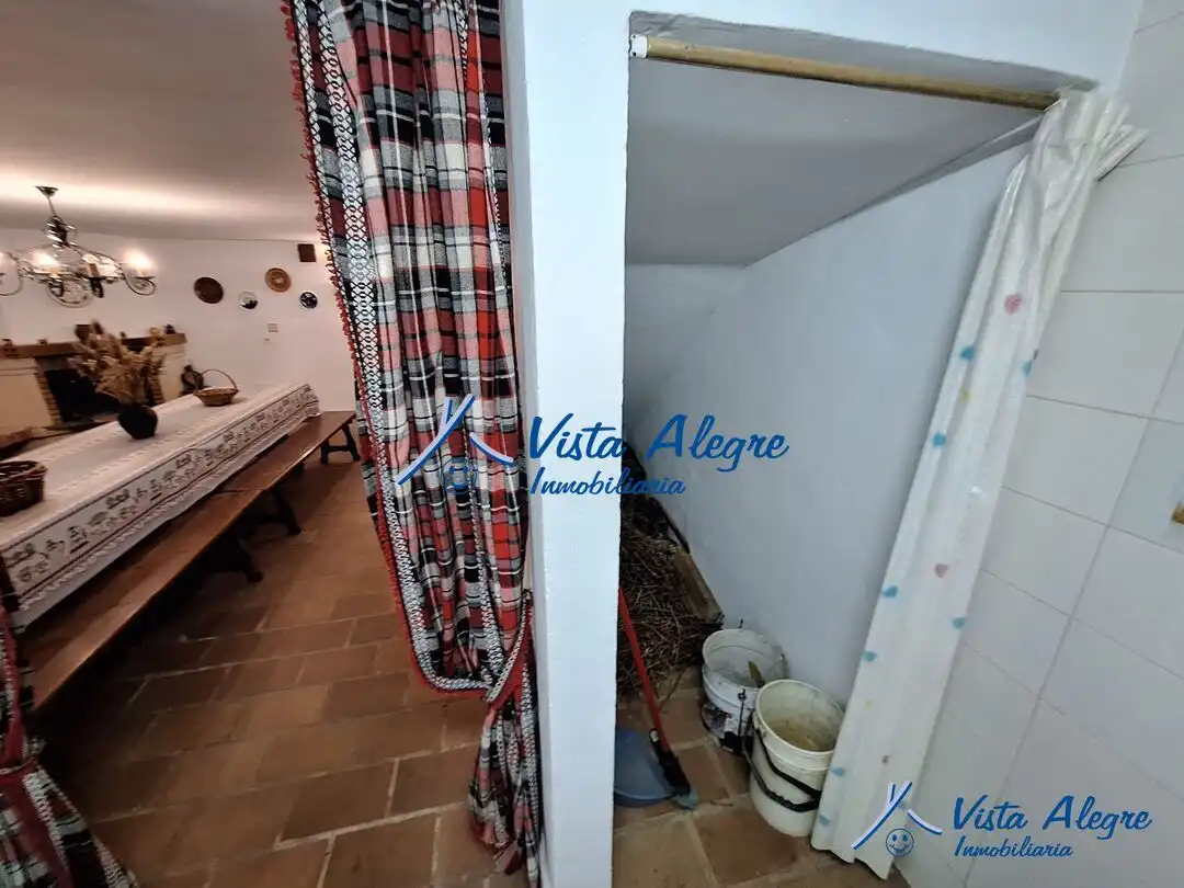 Casa adosada en venda en Anguciana amb Calefacció, Jardí privat i Traster
