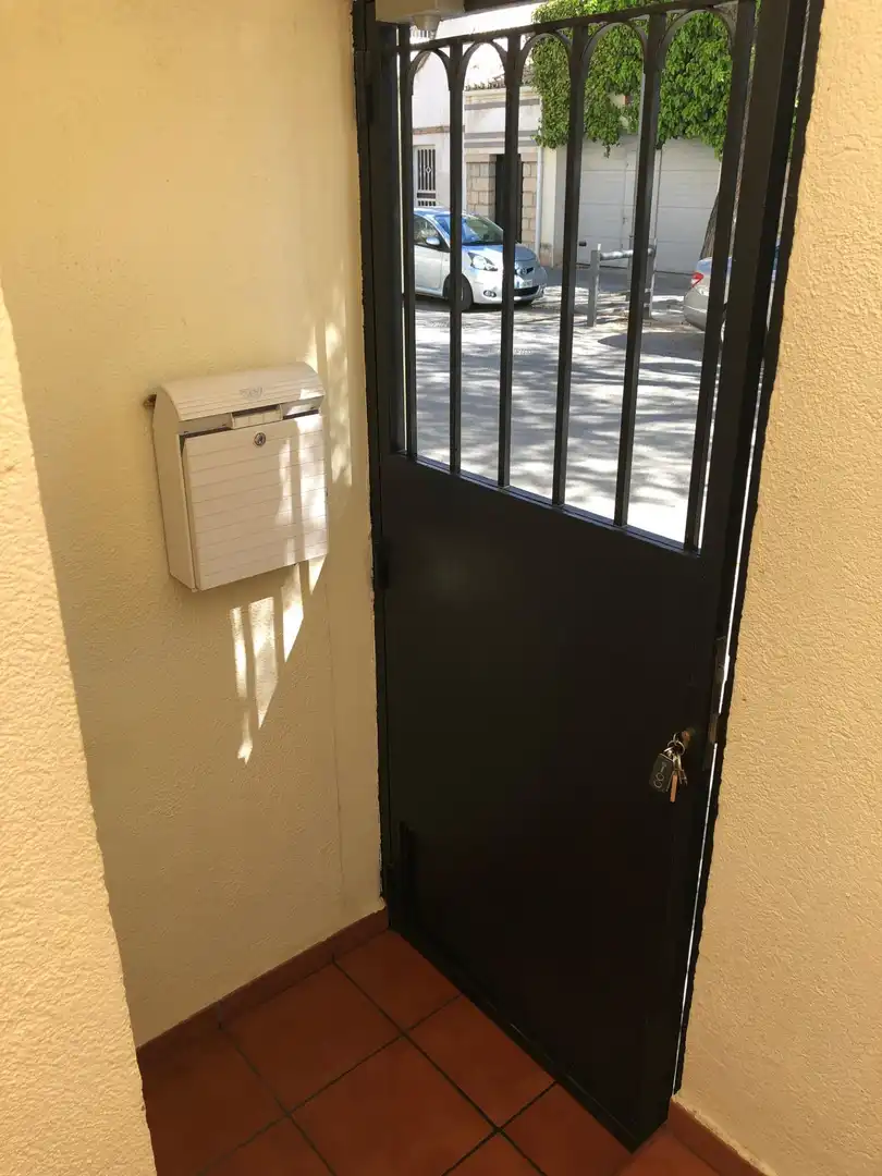 Vista exterior de Casa o xalet en venda en Jaén amb Terrassa, Traster i Balcó