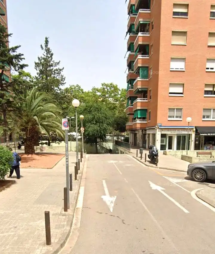 Außenansicht von Garage zum Verkauf in Badalona