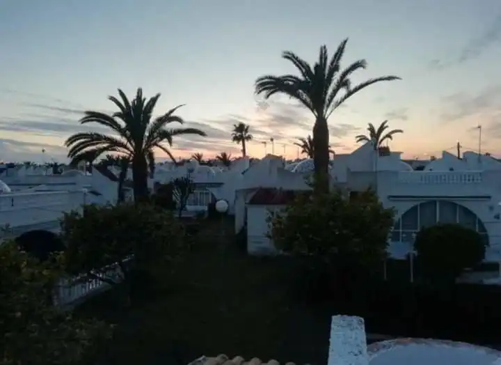 Vista exterior de Casa o xalet en venda en Orihuela amb Calefacció, Terrassa i Moblat