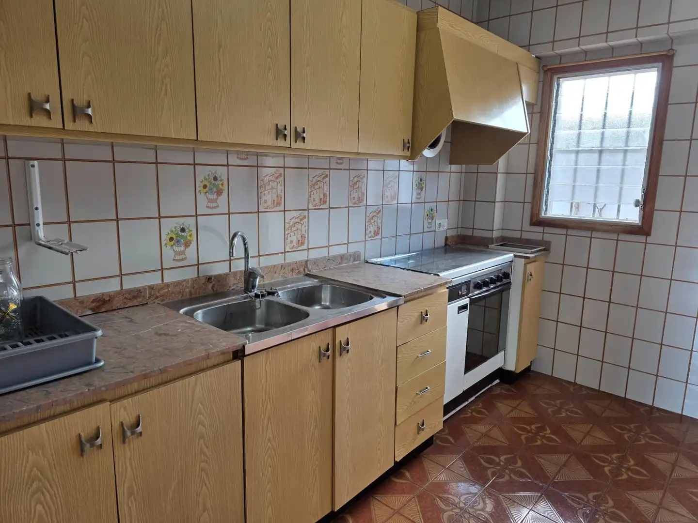 Küche von Erdgeschoss zum Verkauf in Alcúdia mit Klimaanlage, Privatgarten und Terrasse