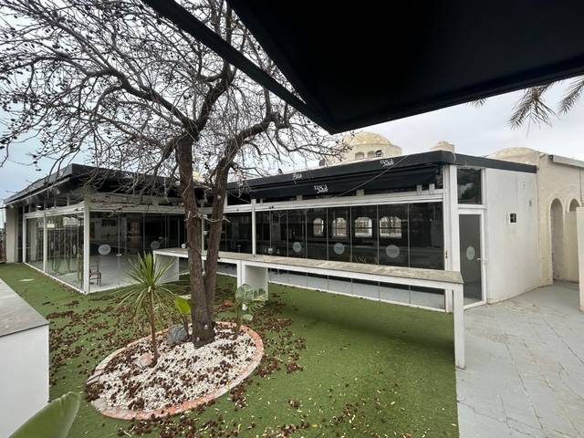 Local comercial en Venta en Calle Carles Sarthou Carreres en Torreón - La Almadraba