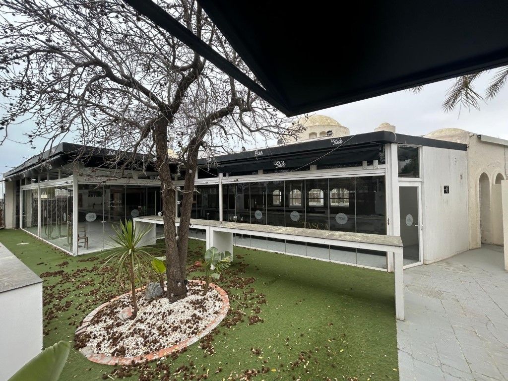 Local en venta en Calle Carles Sarthou Carreres, Torreón - La Almadraba