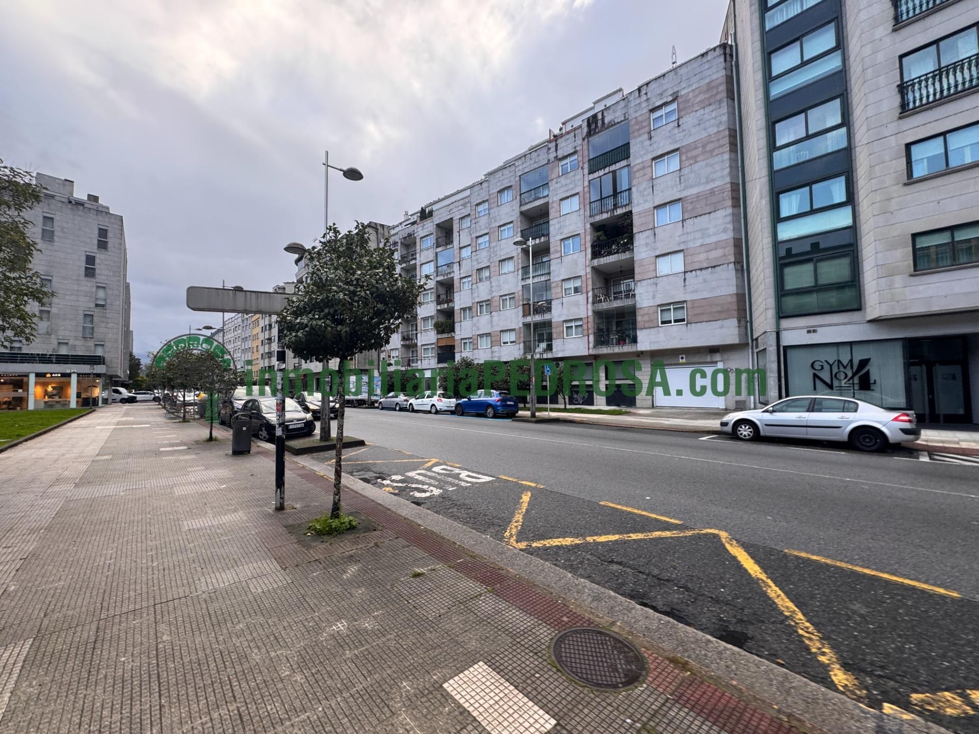 Vista exterior de Pis en venda en Pontevedra Capital  amb Calefacció