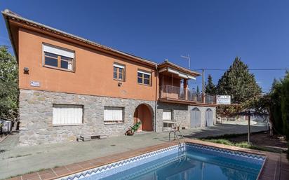 Vista exterior de Casa o xalet en venda en Huétor de Santillán amb Jardí privat, Terrassa i Traster