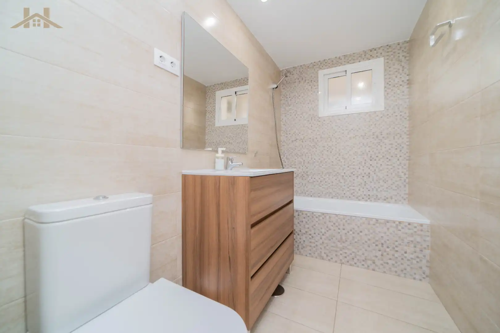 Baño de Piso en venta en Móstoles con Aire acondicionado, Calefacción y Terraza