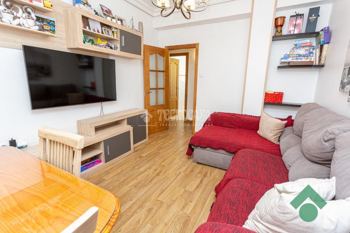 Living room of Flat for sale in Algeciras  with Parquet flooring and Furnished