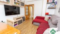 Sala d'estar de Pis en venda en Algeciras amb Parquet i Moblat