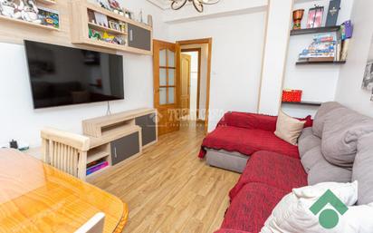Sala d'estar de Pis en venda en Algeciras amb Parquet i Moblat
