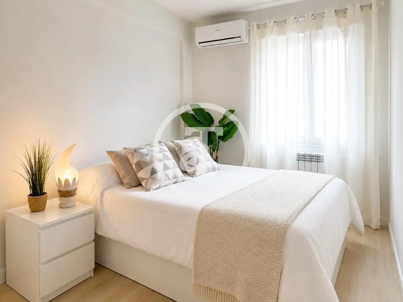 Bedroom of Flat for rent in Madrid  with Air Conditioner, Heating and Furnished