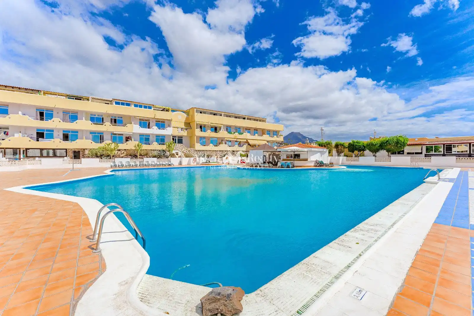 Appartement compact avec piscine à vendre à El Horno