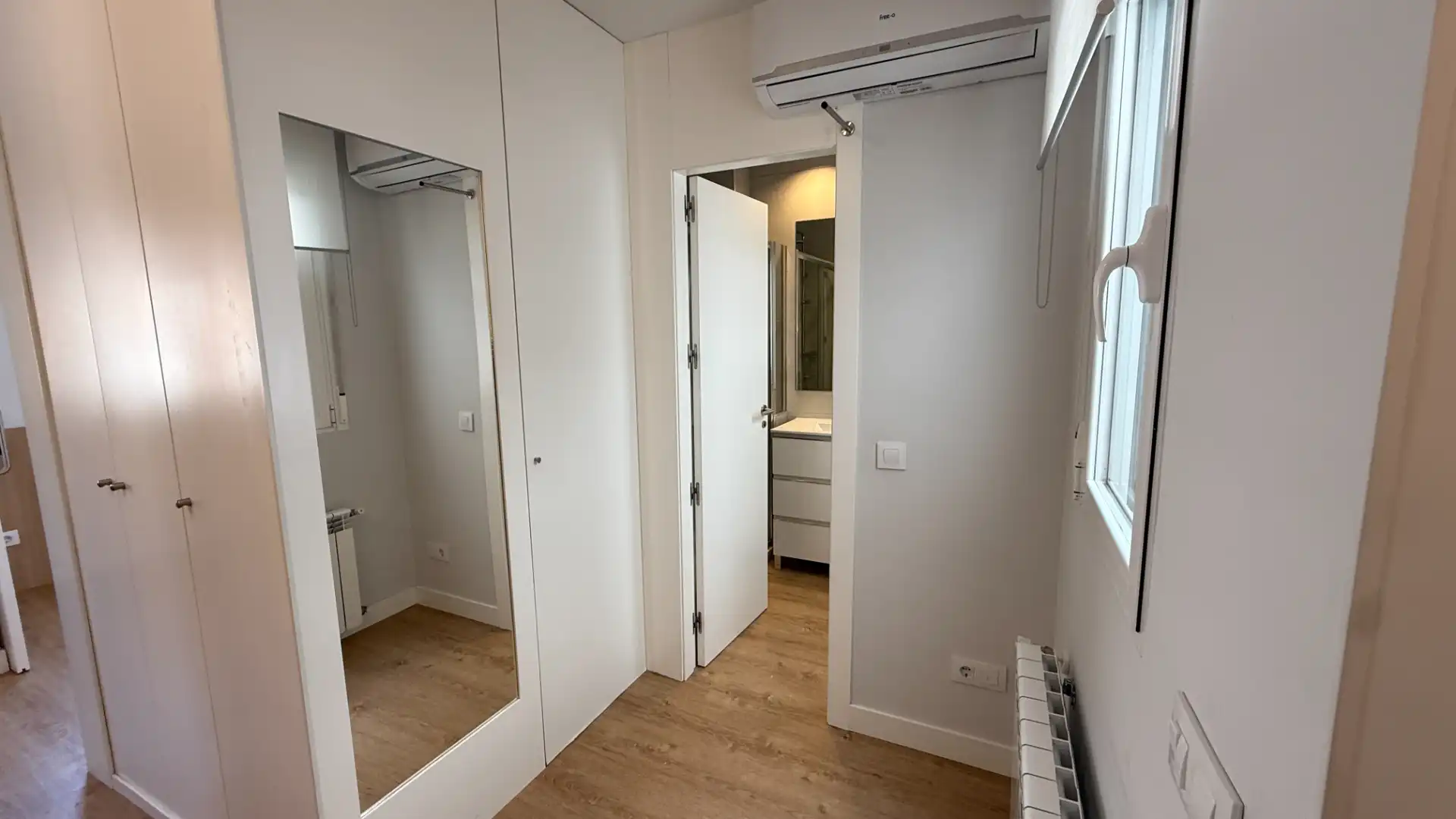 Dormitori de Apartament de lloguer en Madrid amb Aire condicionat, Calefacció i Forn