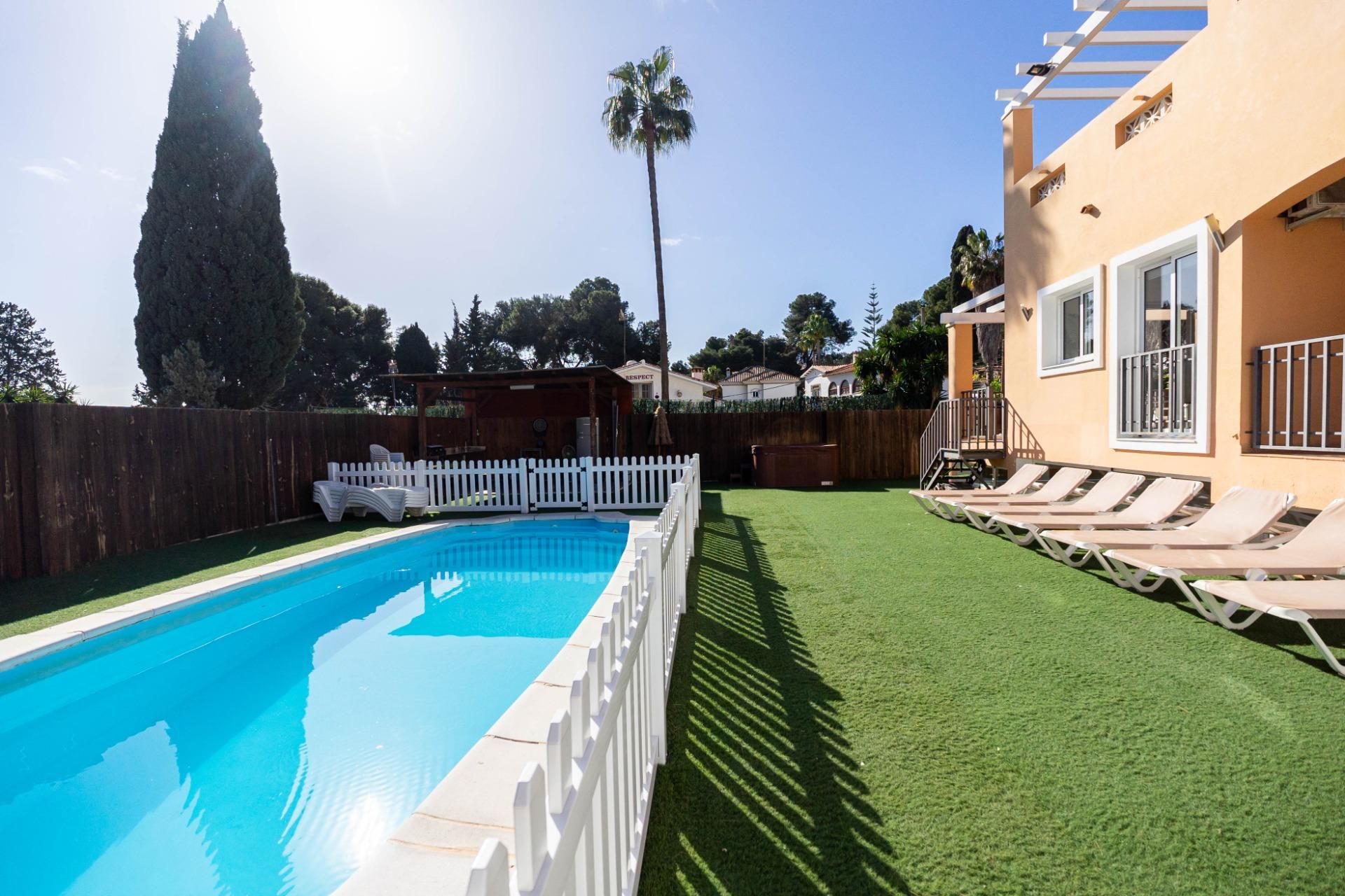 Swimming pool of House or chalet for sale in Torremolinos  with Air Conditioner, Heating and Private garden