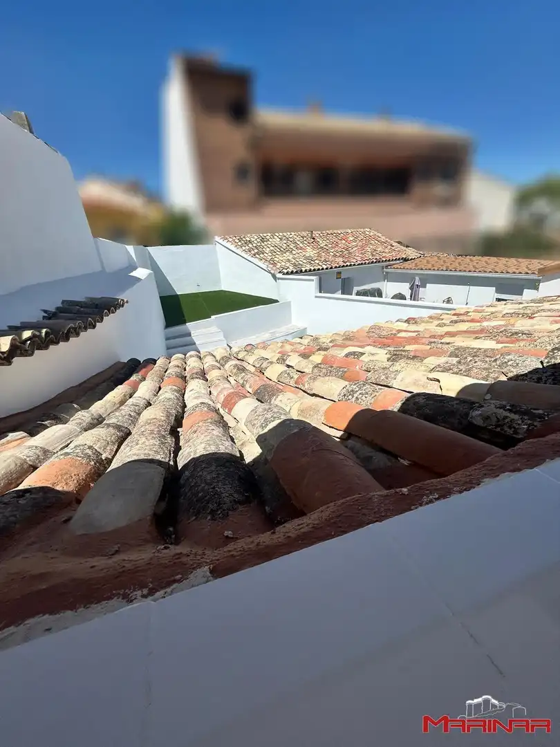 Vista exterior de Casa adosada en venda en Borox amb Calefacció, Terrassa i Traster