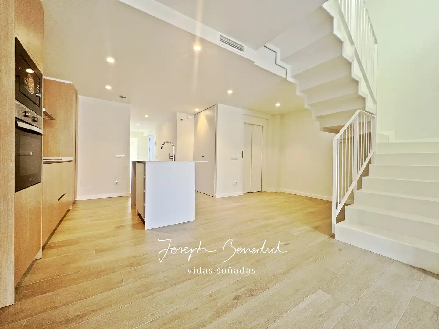 Attic for rent in Centre