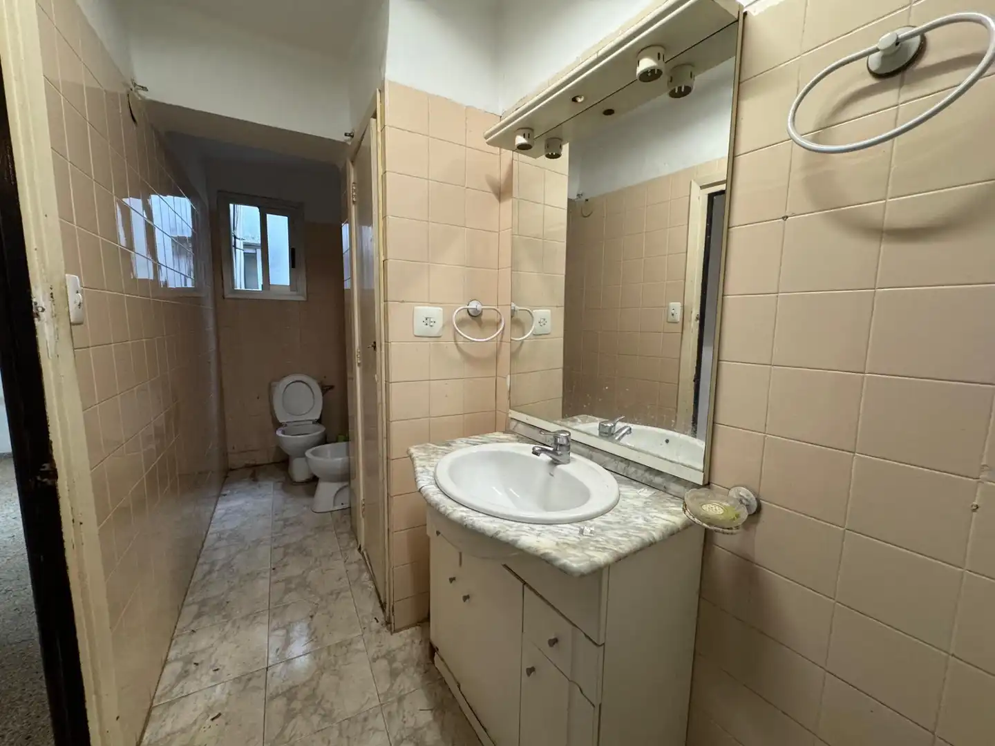Badezimmer von Wohnung zum Verkauf in Alfafar mit Balkon