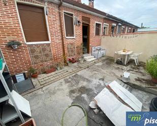 Vista exterior de Casa adosada en venda en La Seca  amb Terrassa