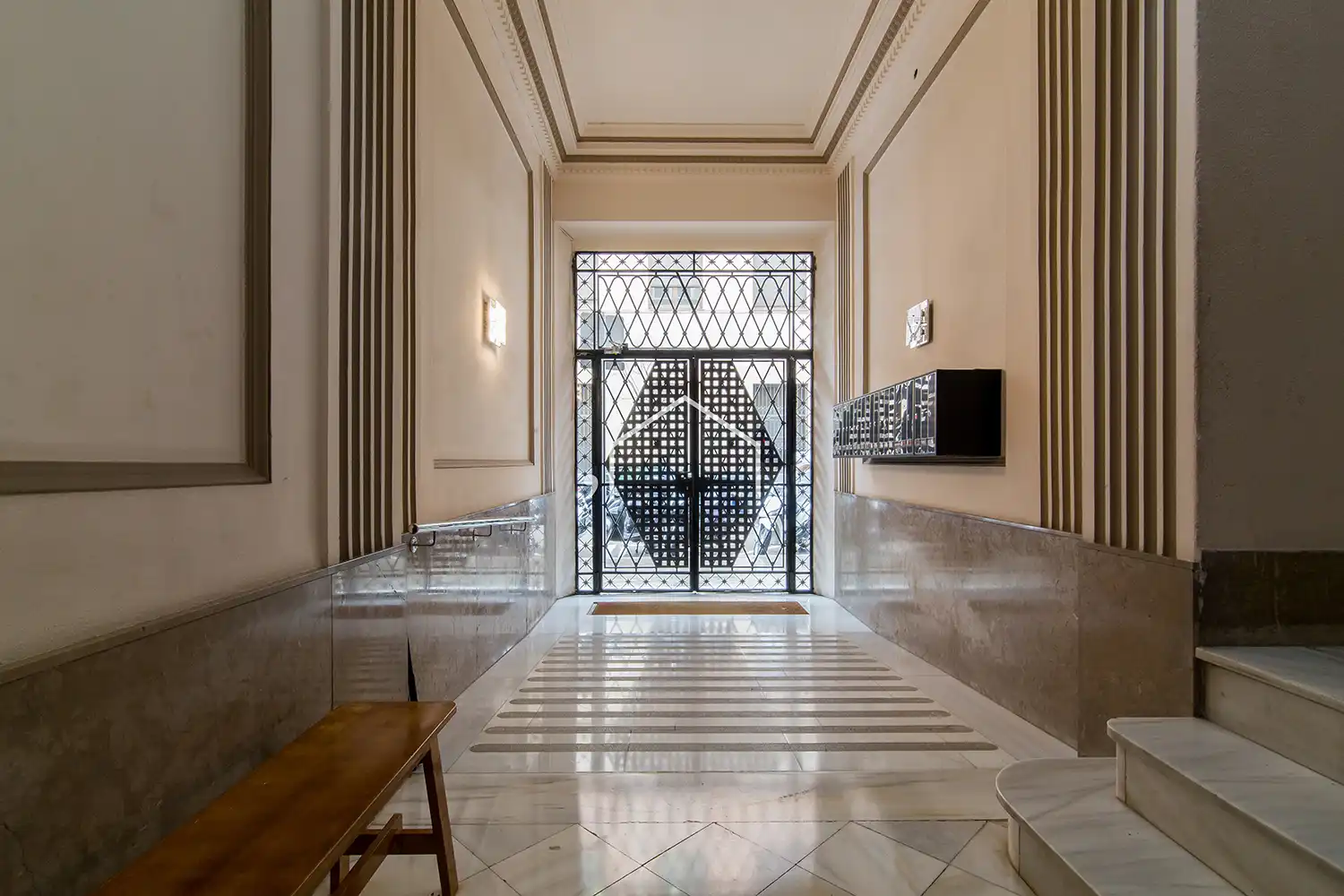 Wohnung zum Verkauf in Barcelona mit Heizung, Parkett und Ofen