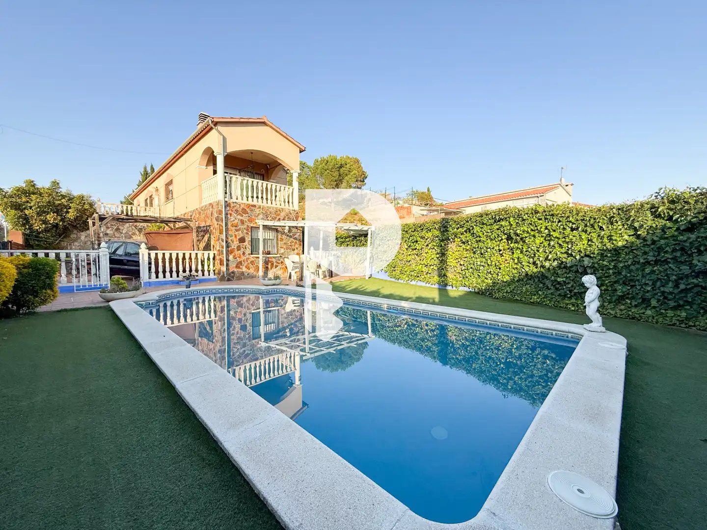 Piscina de Casa o xalet en venda en Sant Esteve Sesrovires amb Aire condicionat, Calefacció i Jardí privat