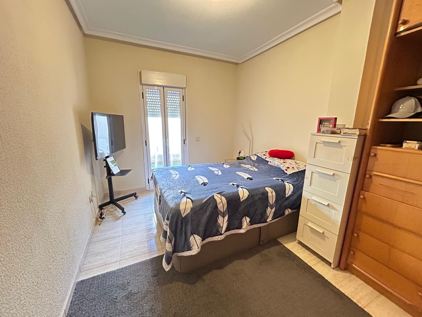 Habitación de Ático en venta en Ciempozuelos con Calefacción, Terraza y Piscina comunitaria