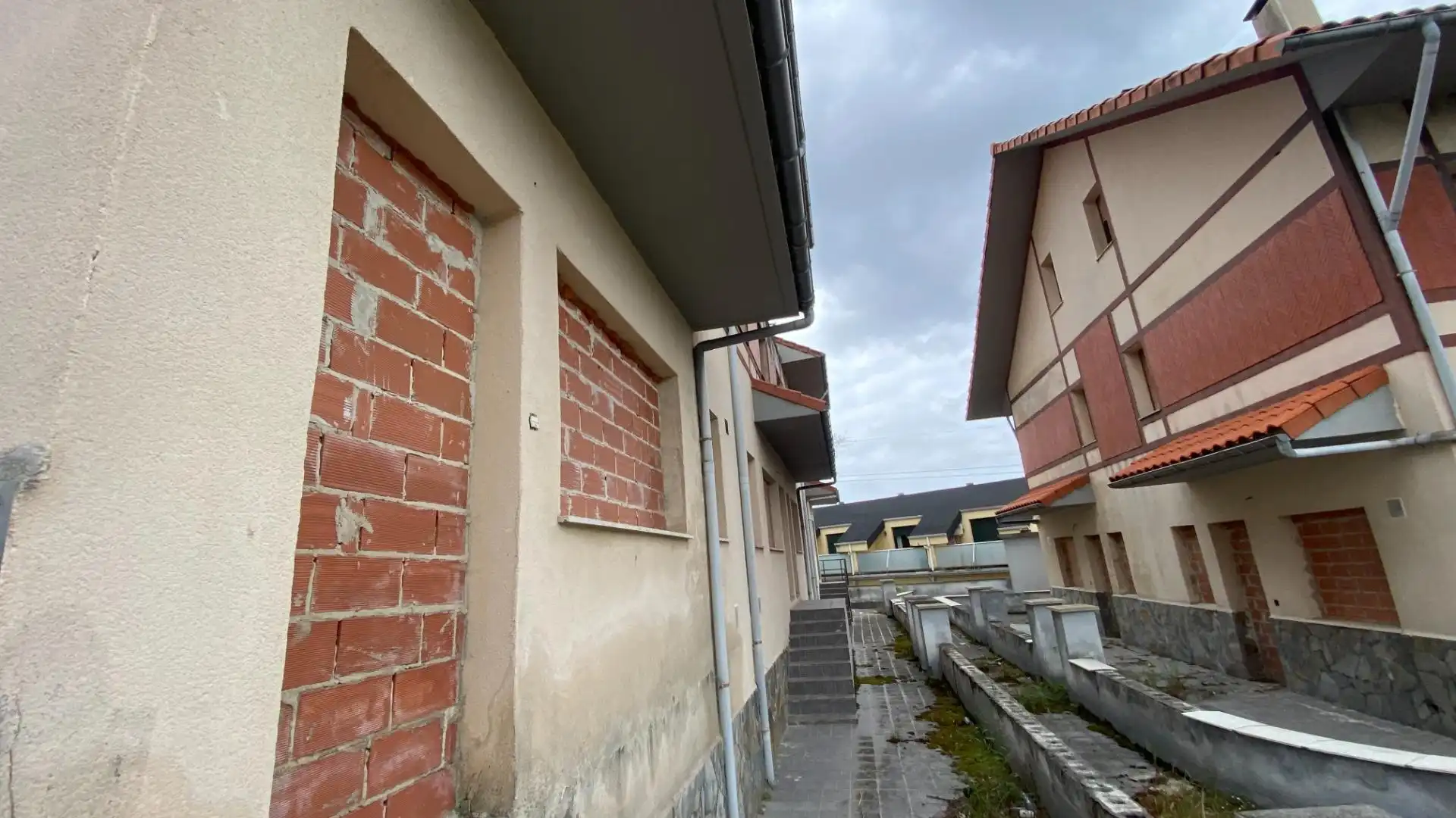 Außenansicht von Gebäude zum Verkauf in Cartes