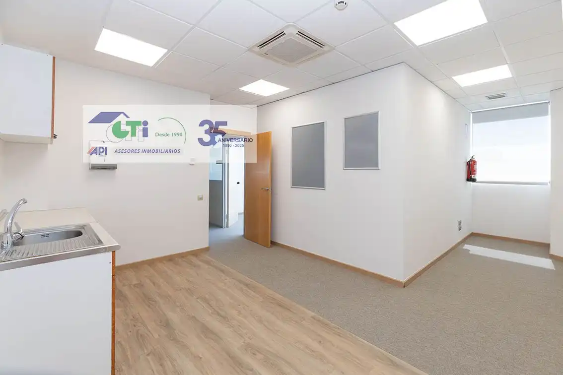 Office space to rent in C/Bari, imagen 32