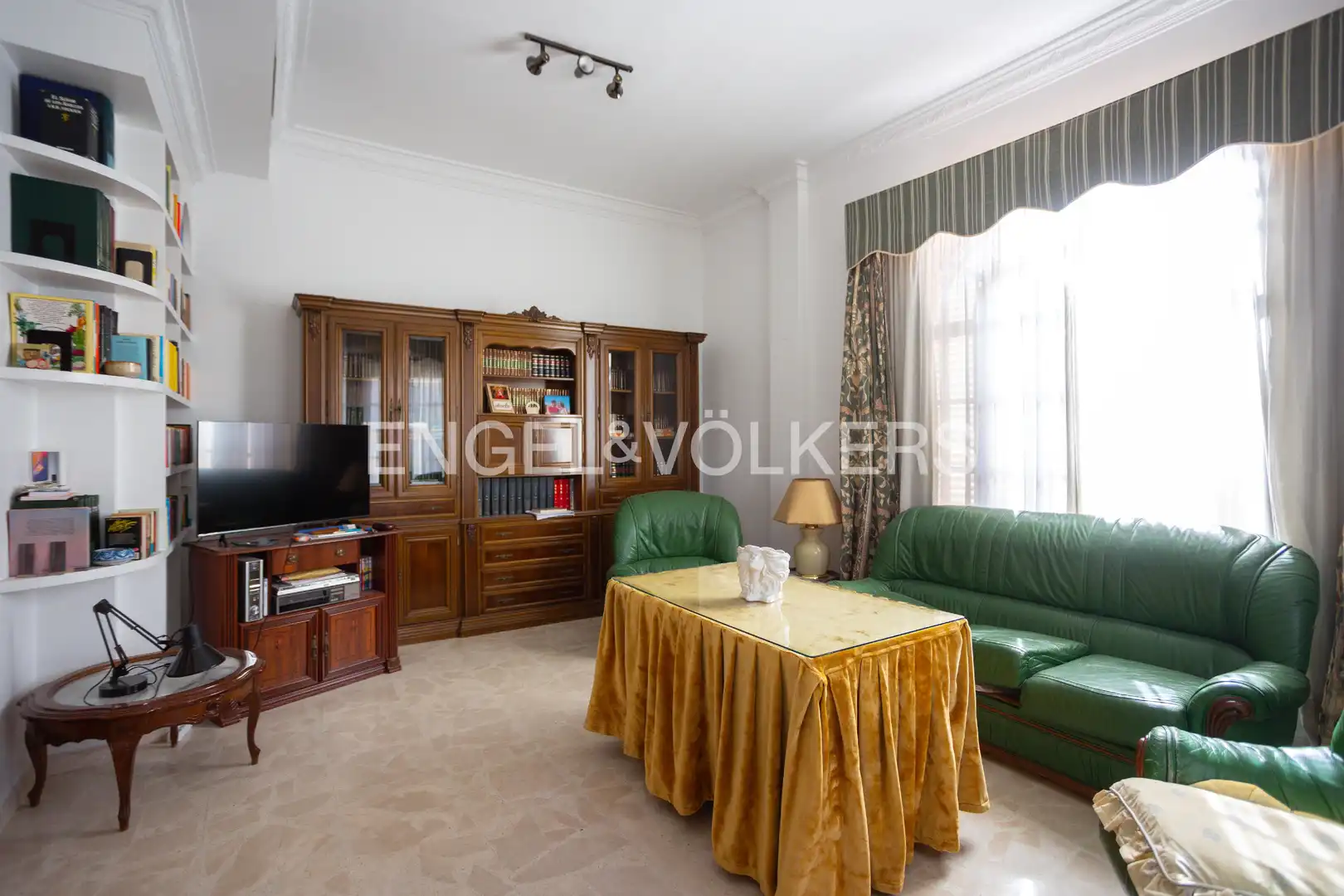 Sala de estar de Casa o chalet en venta en Los Palacios y Villafranca con Aire acondicionado, Calefacción y Jardín privado