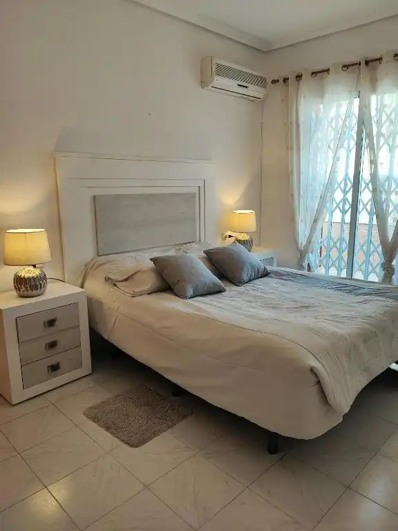 Schlafzimmer von Maisonette zum Verkauf in Torrevieja mit Möbliert
