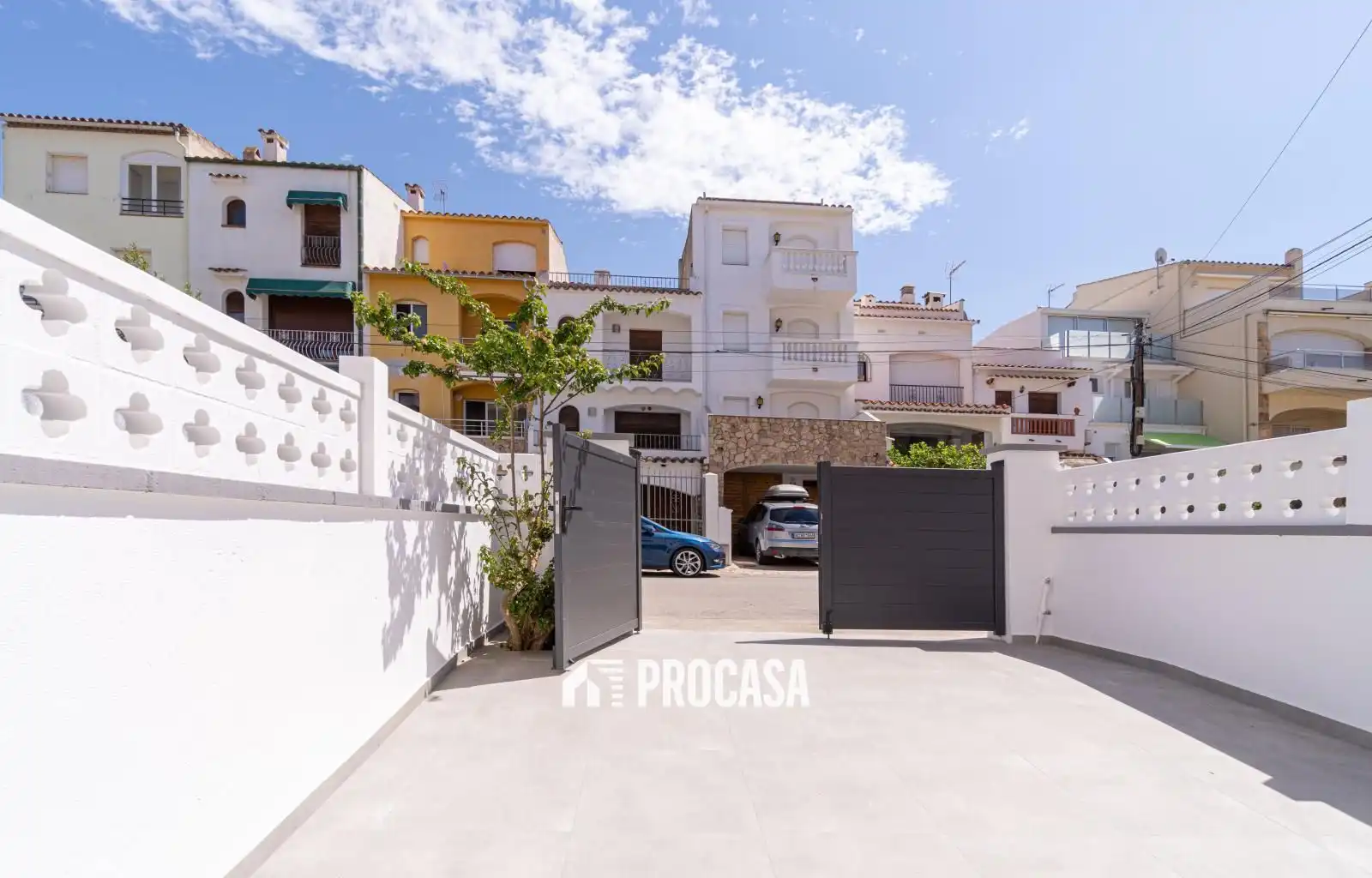 Vista exterior de Casa adosada en venda en Empuriabrava amb Aire condicionat, Calefacció i Traster