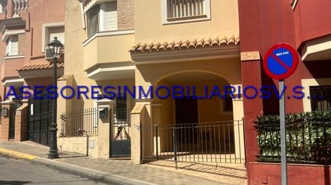 Foto 2 de Casa adosada en venda a Calle Camilo José Cela, Castilleja de Guzmán, Sevilla