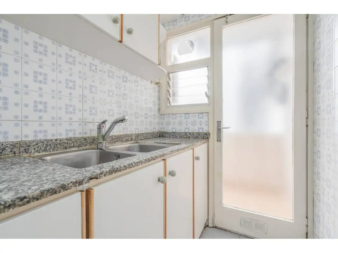 Kitchen of Flat for sale in Terrassa  with Air Conditioner
