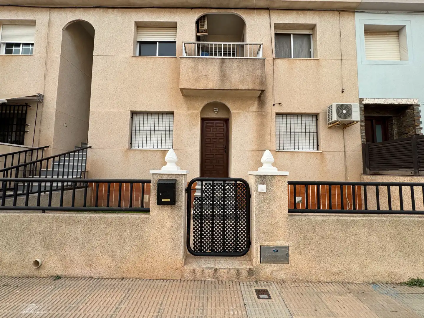Vista exterior de Planta baja en venta en San Pedro del Pinatar con Aire acondicionado, Calefacción y Jardín privado