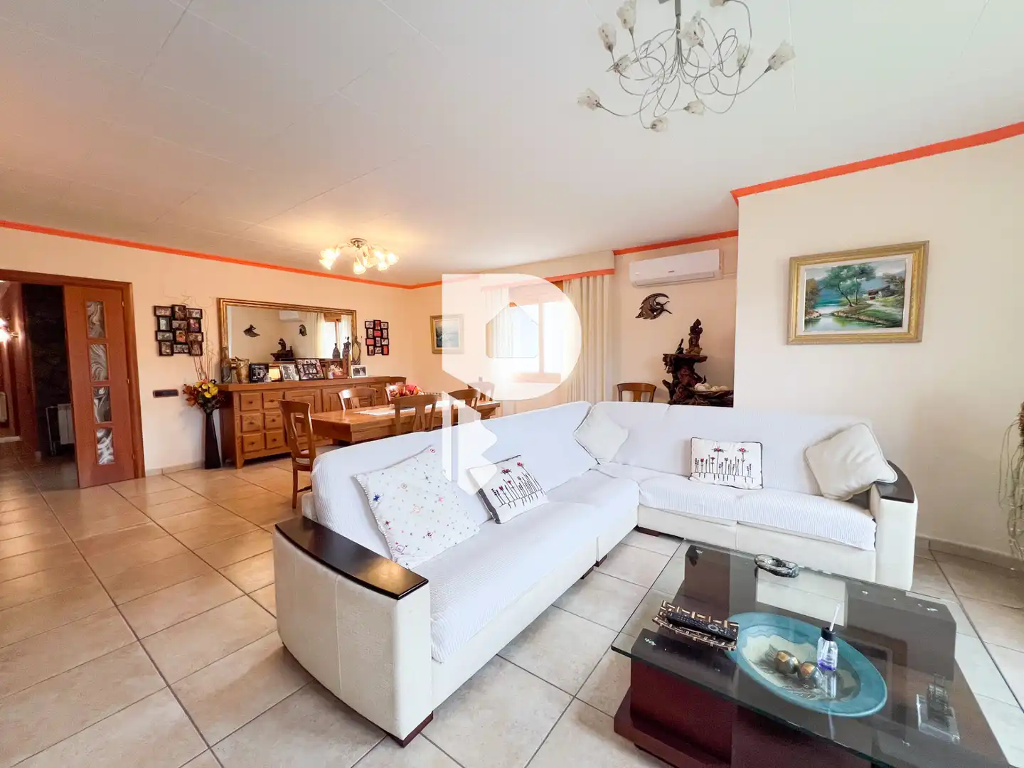 Sala d'estar de Casa o xalet en venda en Vallirana amb Aire condicionat, Calefacció i Jardí privat